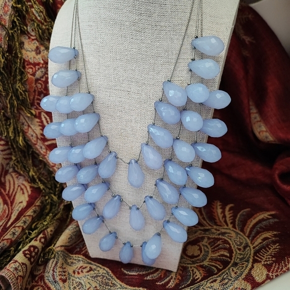 Lavender Acrylic Lucite Teardrop Faceted Necklace Silver Tone Triple Strand EUC - Picture 2 of 14
